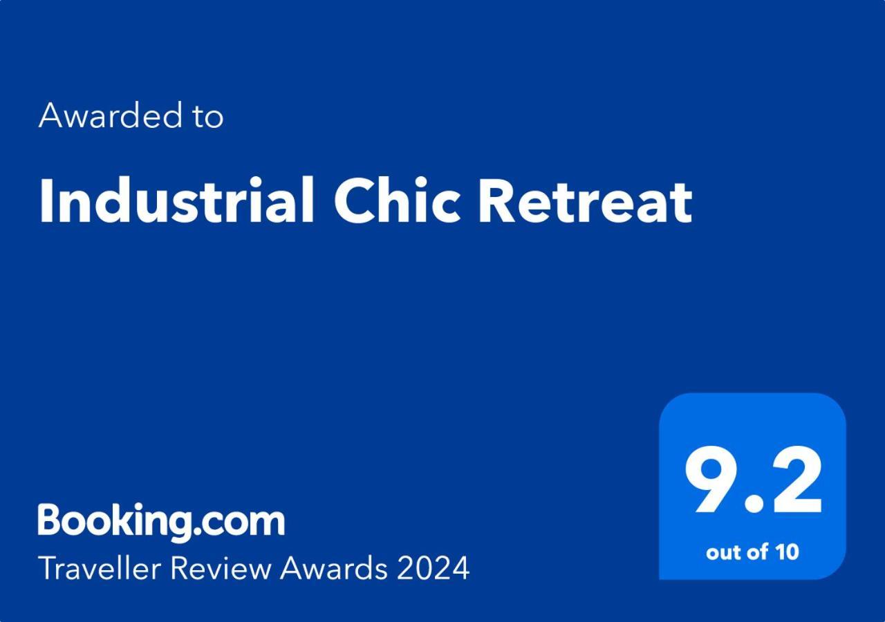 Industrial Chic Retreat Apartment Al Qurayyah Ngoại thất bức ảnh